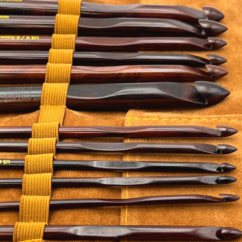 Premium Rosewood Crochet Hooks Set with Leather Carrying Case | 13 Crochet Hooks Size US E - P