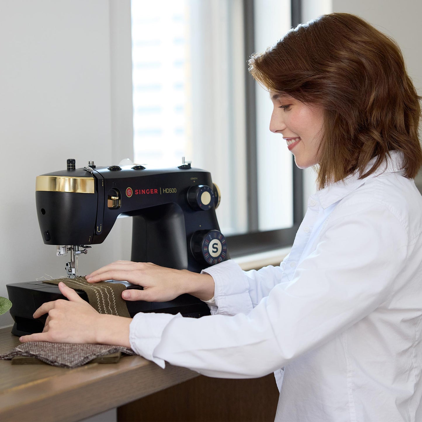 SINGER® HD500 Classic Black Sewing Machine & Hard Carrying Case Bundle